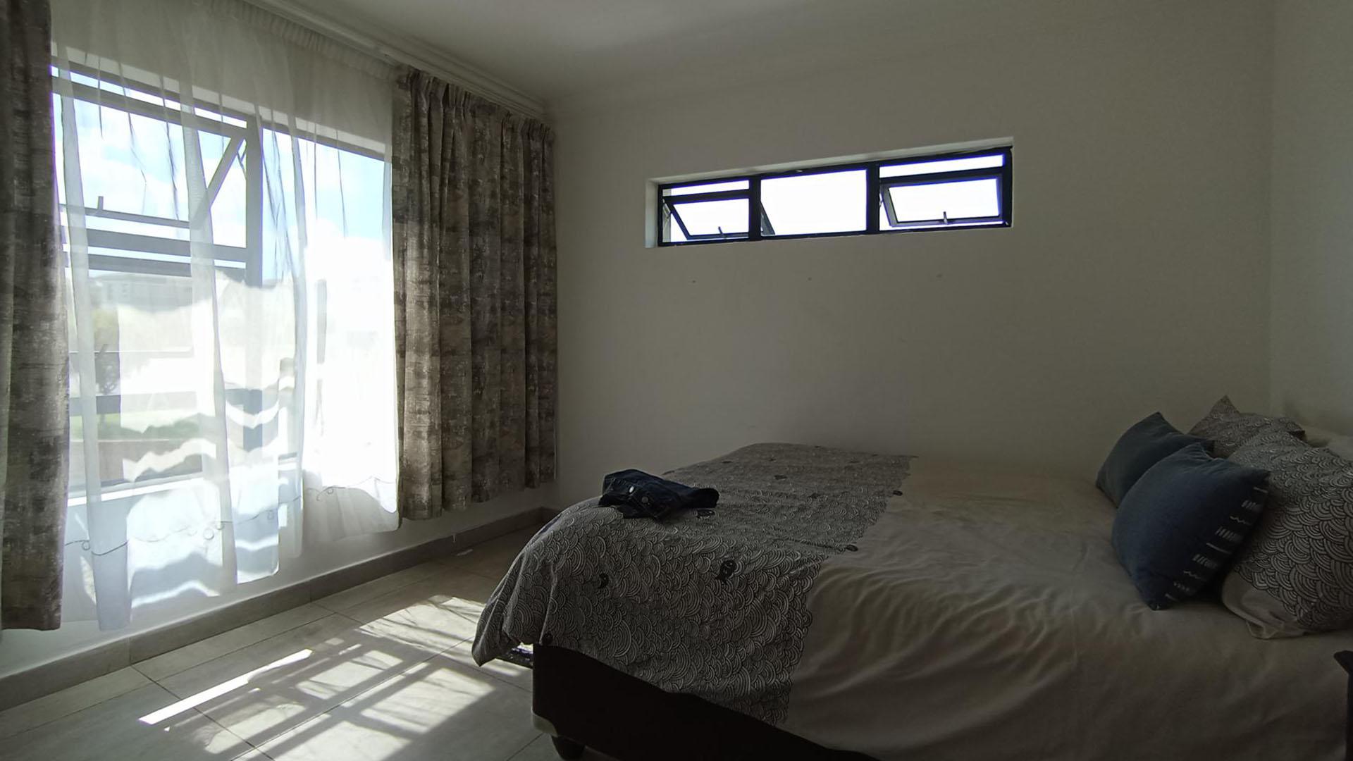 Bed Room 1 - 13 square meters of property in Rua Vista