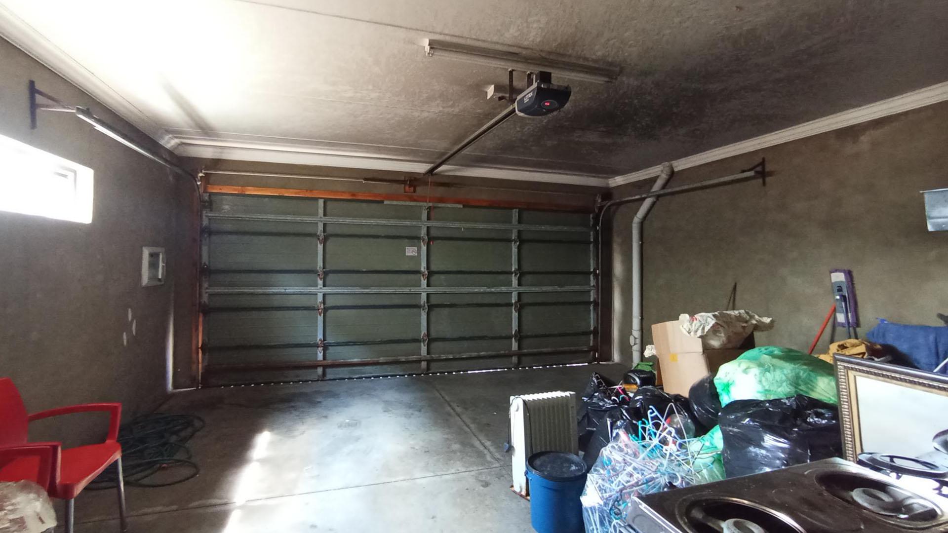 Garage - 34 square meters of property in Rua Vista