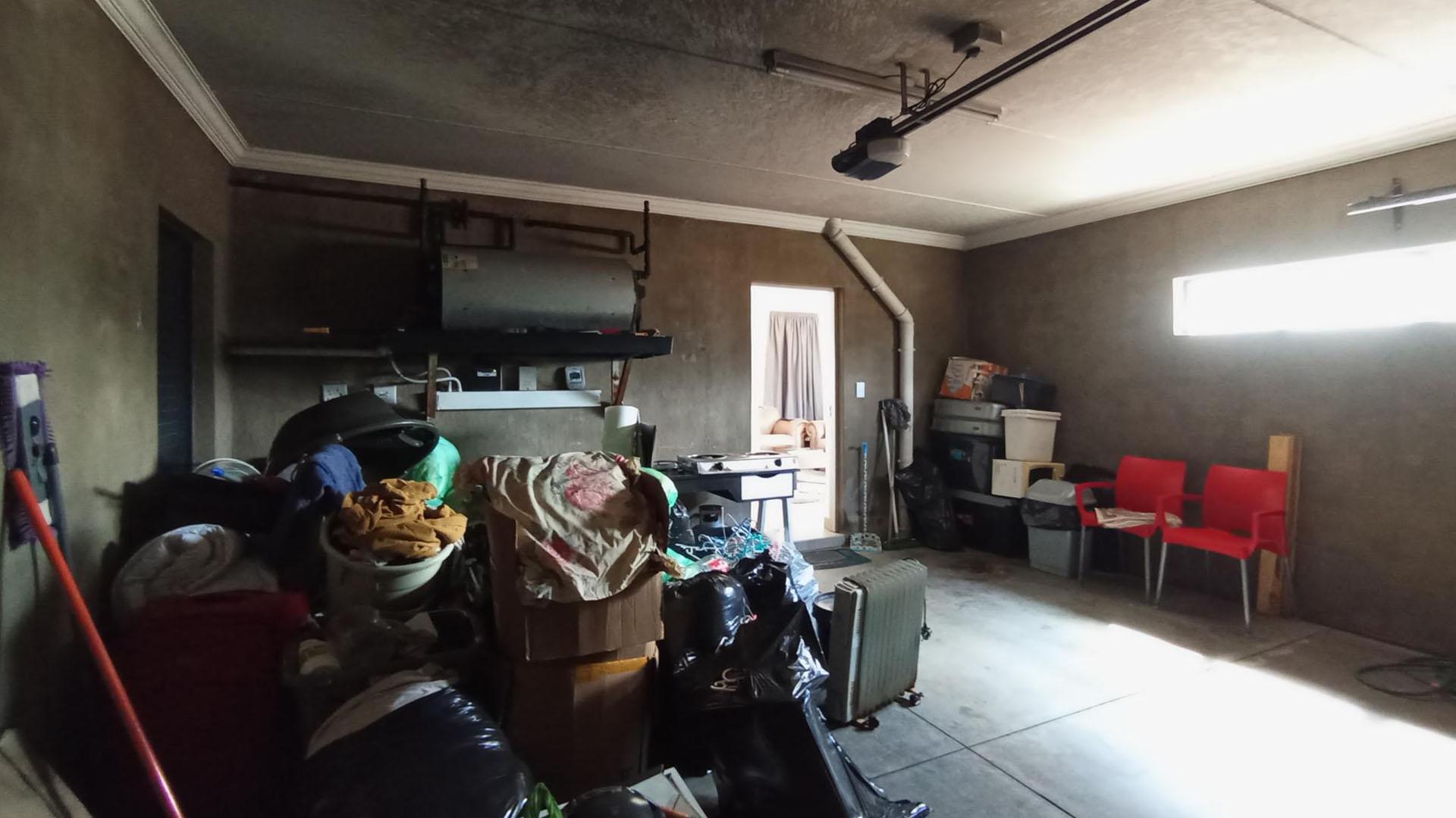 Garage - 34 square meters of property in Rua Vista