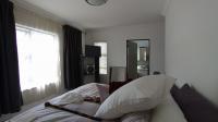 Main Bedroom - 18 square meters of property in Rua Vista