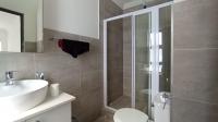Main Bathroom - 5 square meters of property in Rua Vista