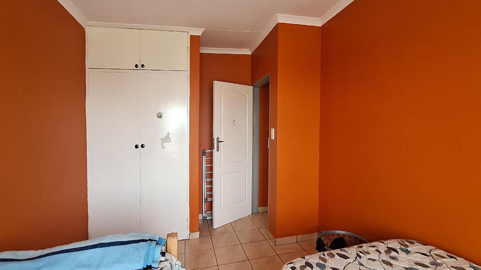 Bed Room 1 - 11 square meters of property in Ravenswood