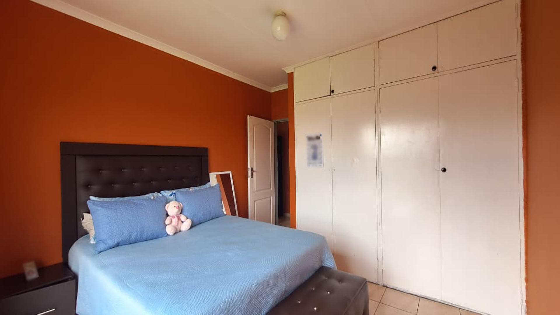 Main Bedroom - 18 square meters of property in Ravenswood