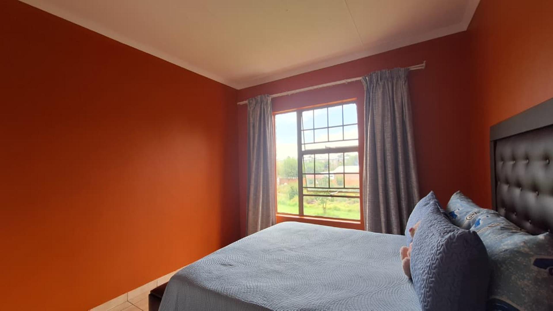 Main Bedroom - 18 square meters of property in Ravenswood