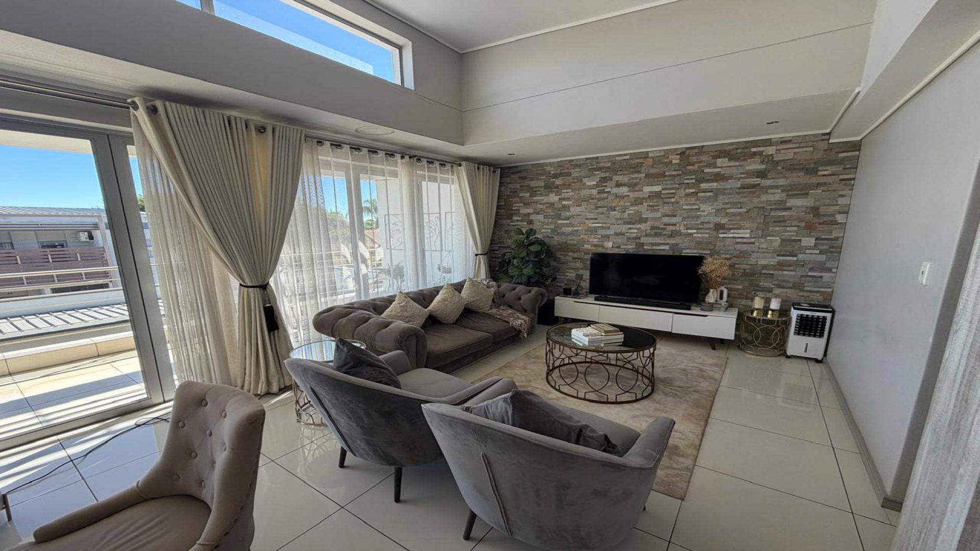 Lounges of property in Bendor