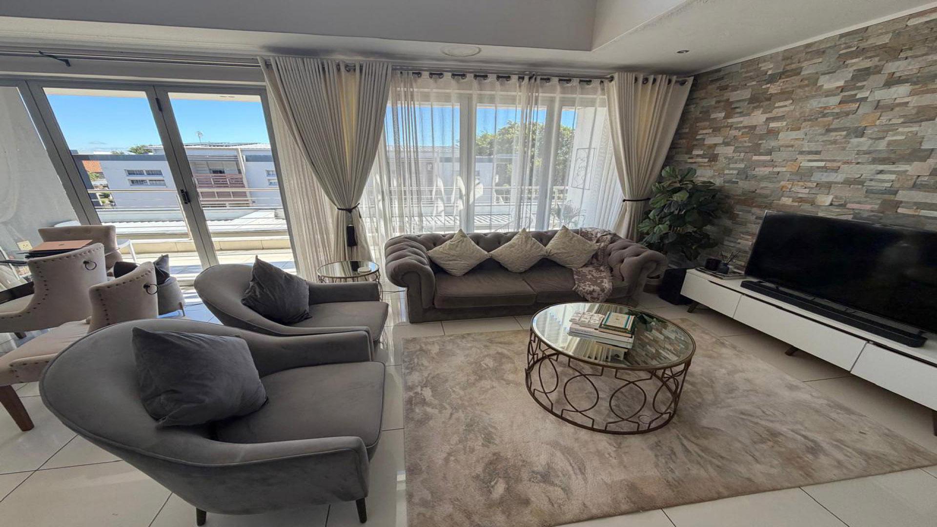 Lounges of property in Bendor