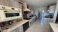Kitchen of property in Bendor