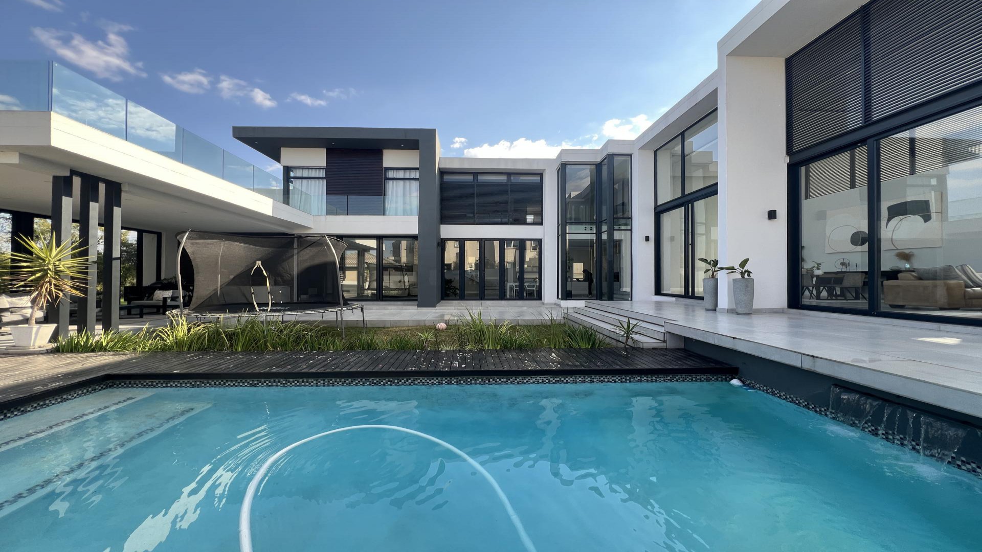 Swimming Pool of property in Riverglen