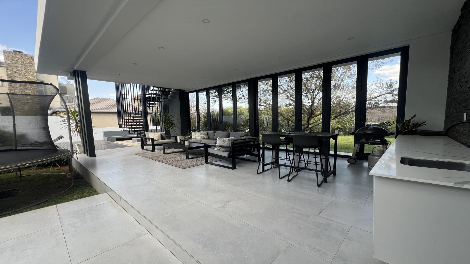 Entertainment of property in Riverglen