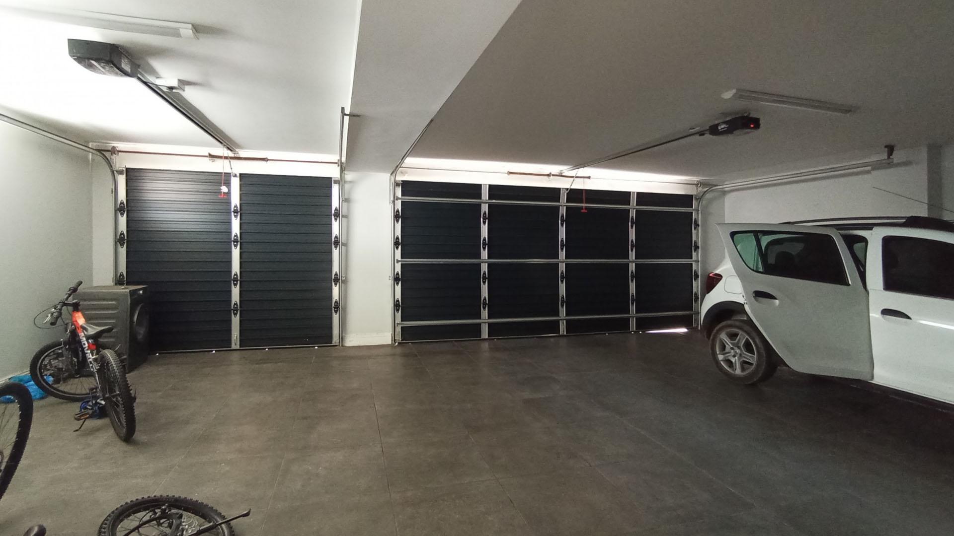 Garage - 55 square meters of property in Riverglen