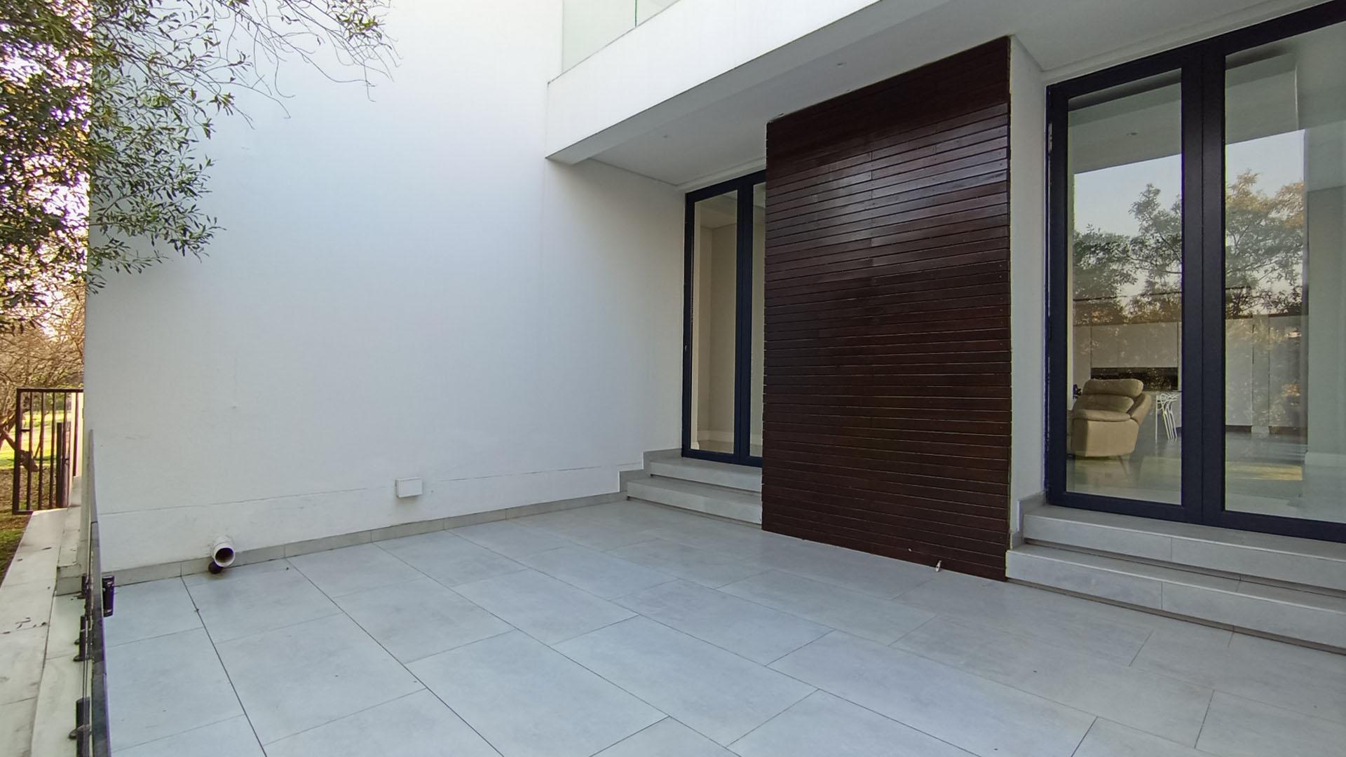 Patio - 100 square meters of property in Riverglen