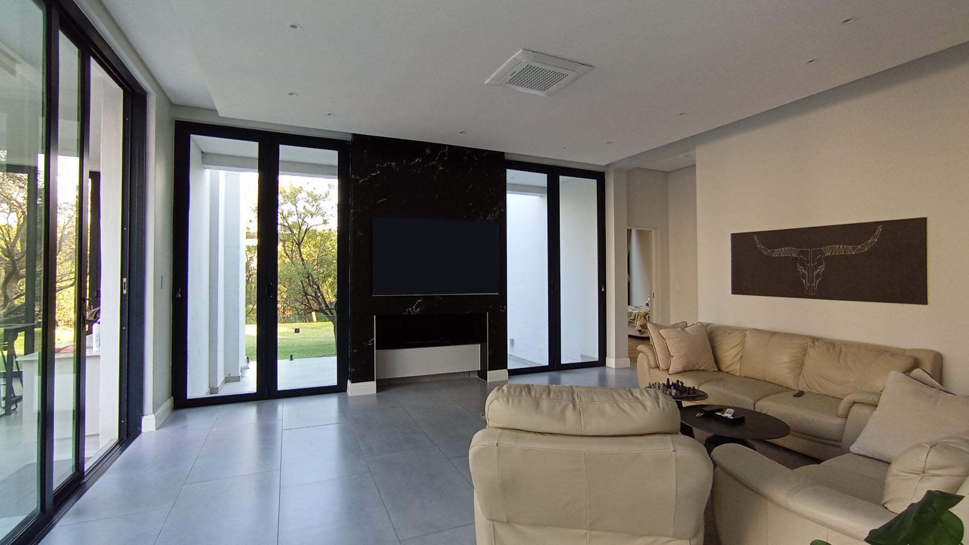Lounges - 86 square meters of property in Riverglen