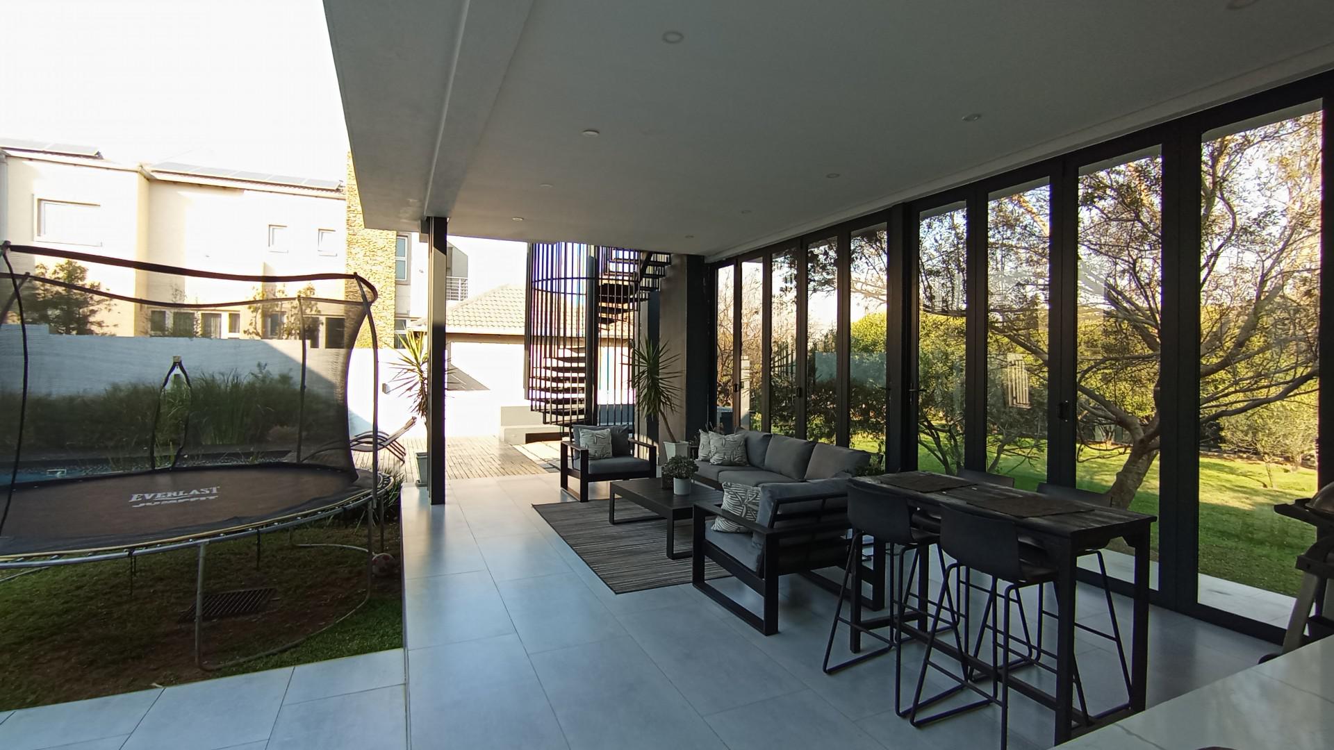 Patio - 100 square meters of property in Riverglen