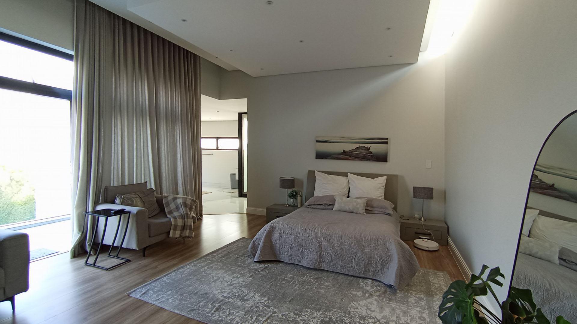 Main Bedroom - 48 square meters of property in Riverglen