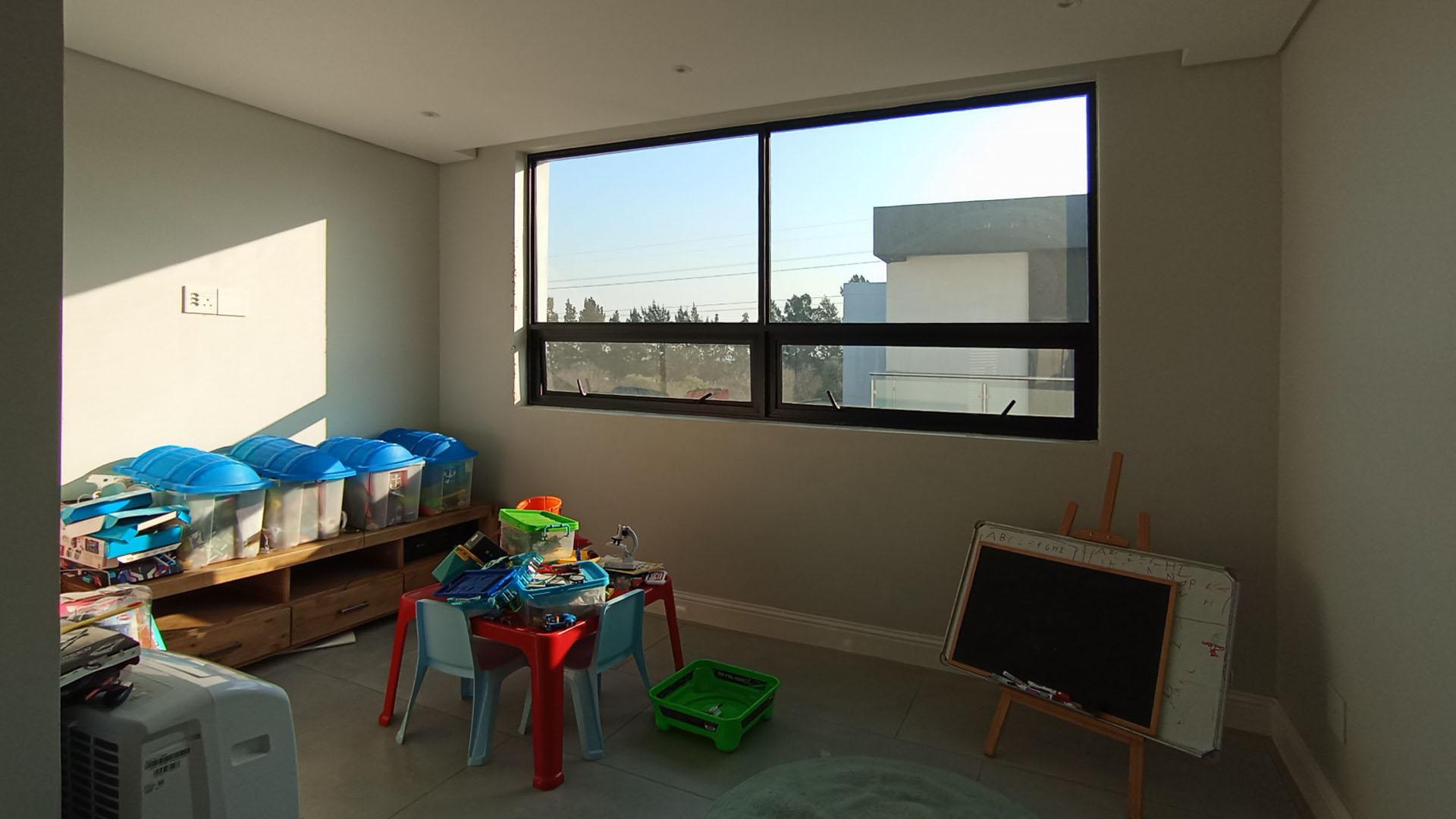 Entertainment - 17 square meters of property in Riverglen