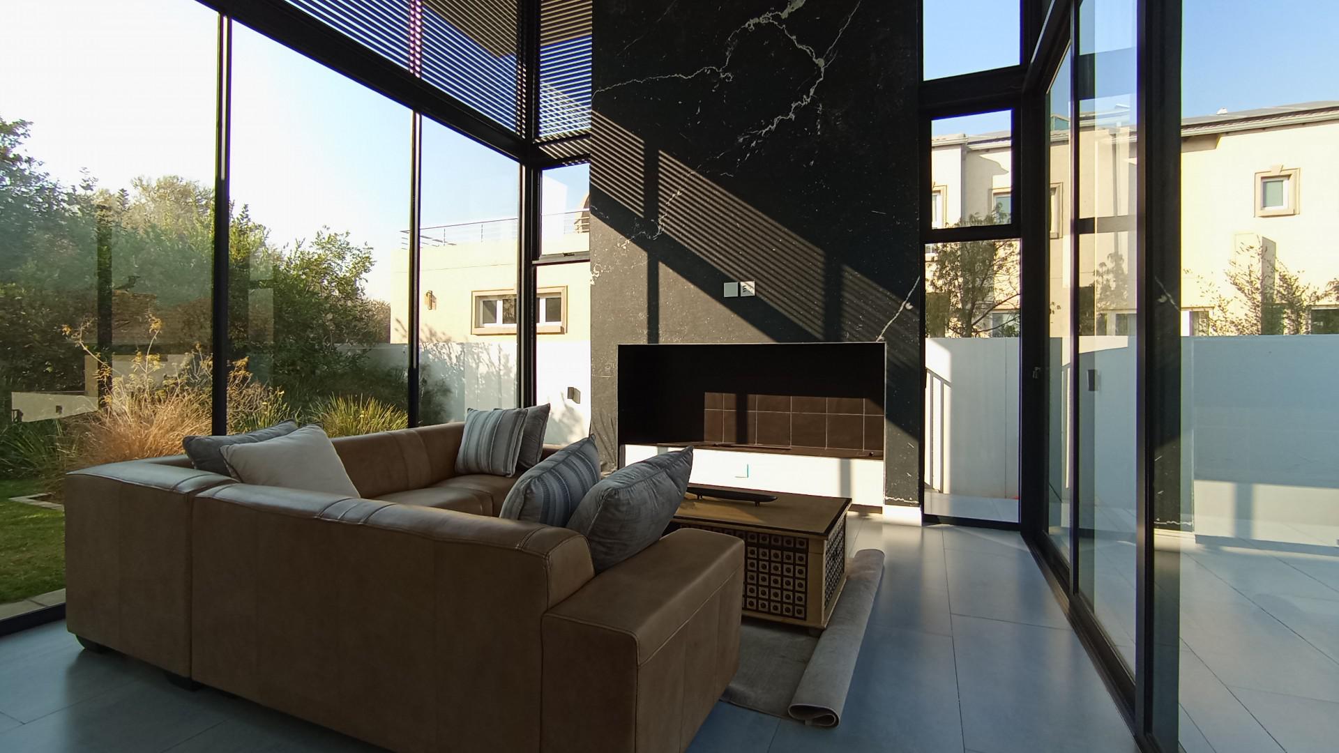 Lounges - 86 square meters of property in Riverglen