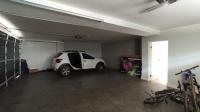 Garage - 55 square meters of property in Riverglen