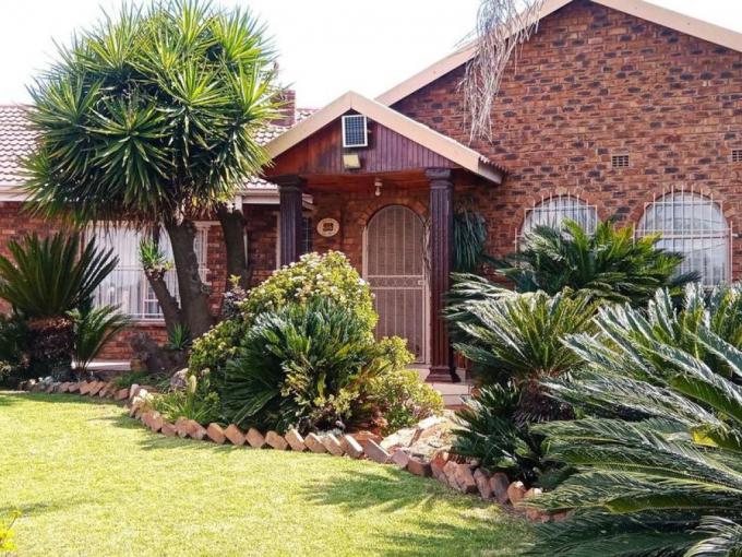 3 Bedroom House for Sale For Sale in Dunnottar - MR704730