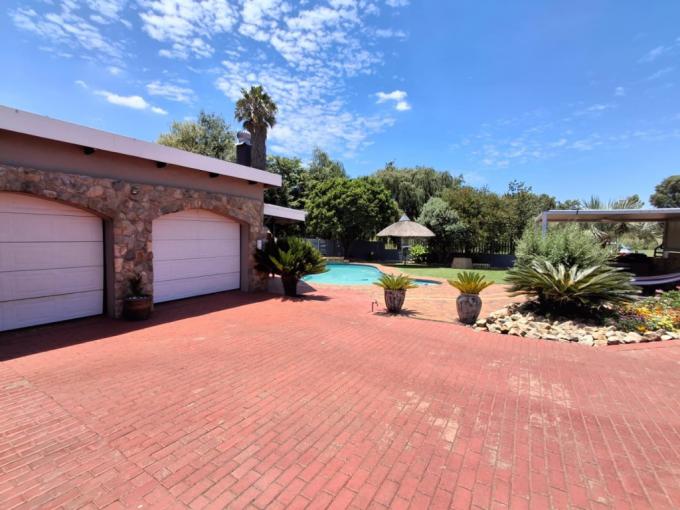 House for Sale For Sale in Rensburg - MR704764