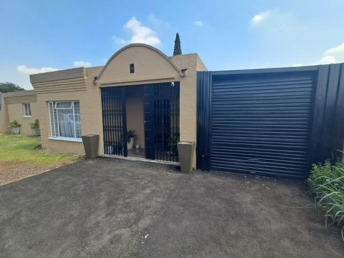 4 Bedroom House for Sale For Sale in Mayberry Park - MR704779