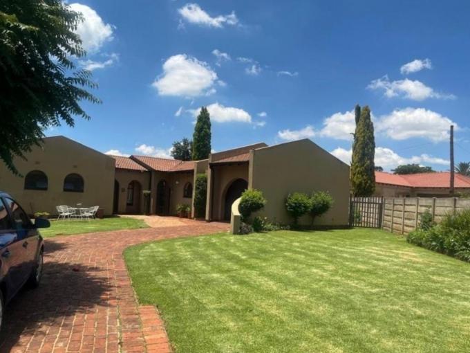 3 Bedroom House for Sale For Sale in Dawn Park - MR704783