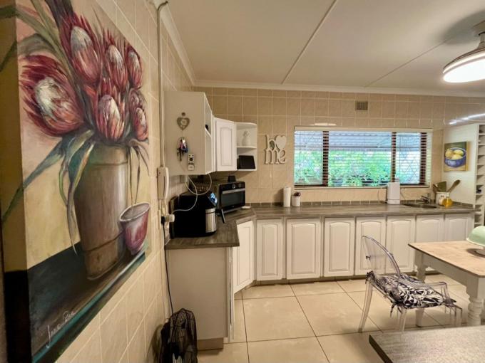 2 Bedroom Simplex for Sale For Sale in Amanzimtoti  - MR704785
