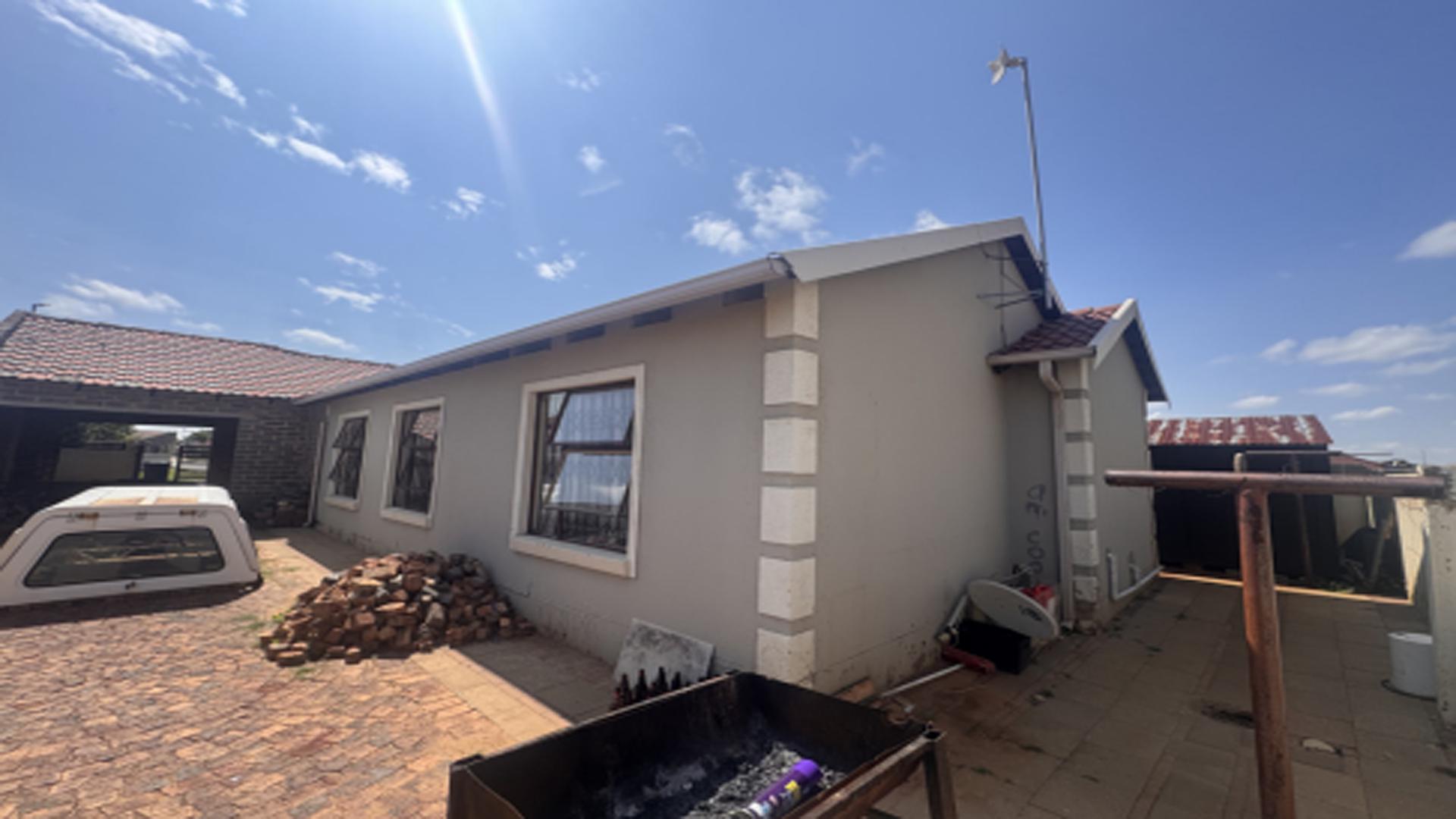 Front View of property in Alliance