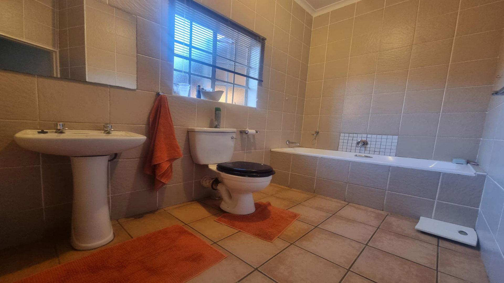 Bathroom 1 of property in Robinpark