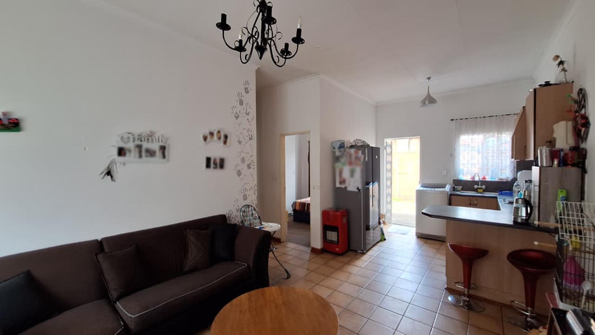 Lounges of property in Robinpark