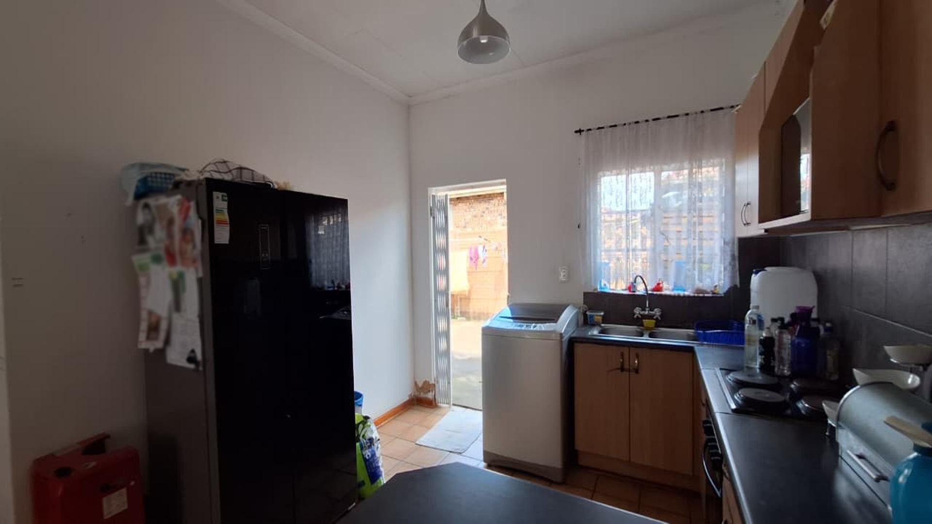 Kitchen - 16 square meters of property in Robinpark