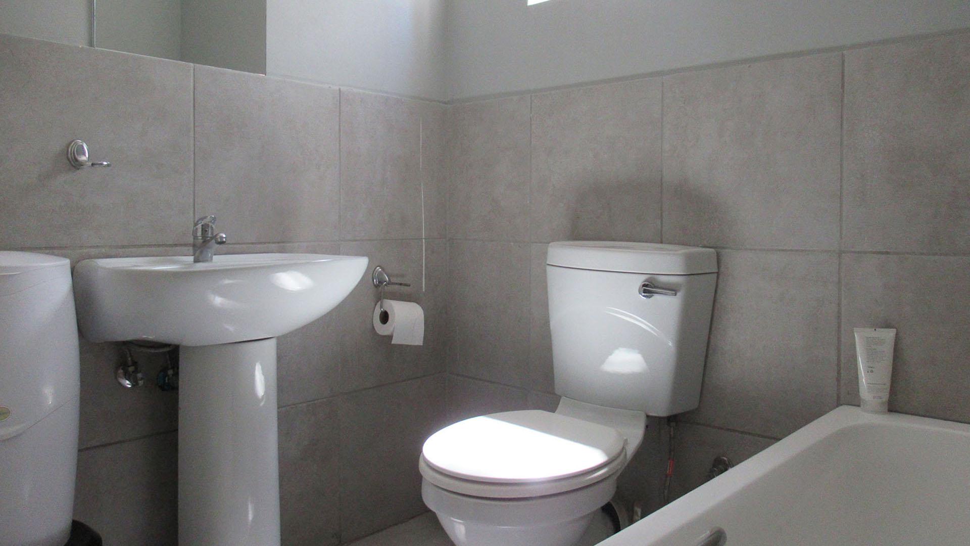 Bathroom 1 - 4 square meters of property in Terenure