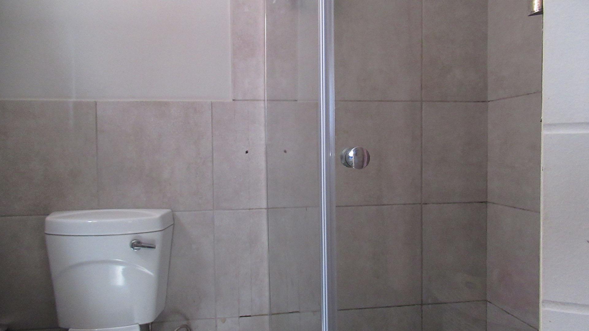 Main Bathroom - 4 square meters of property in Terenure