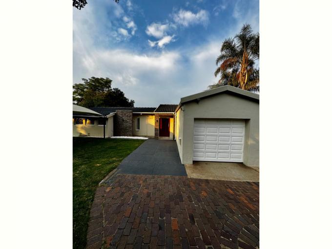 3 Bedroom House for Sale For Sale in Weltevreden Park - MR704839