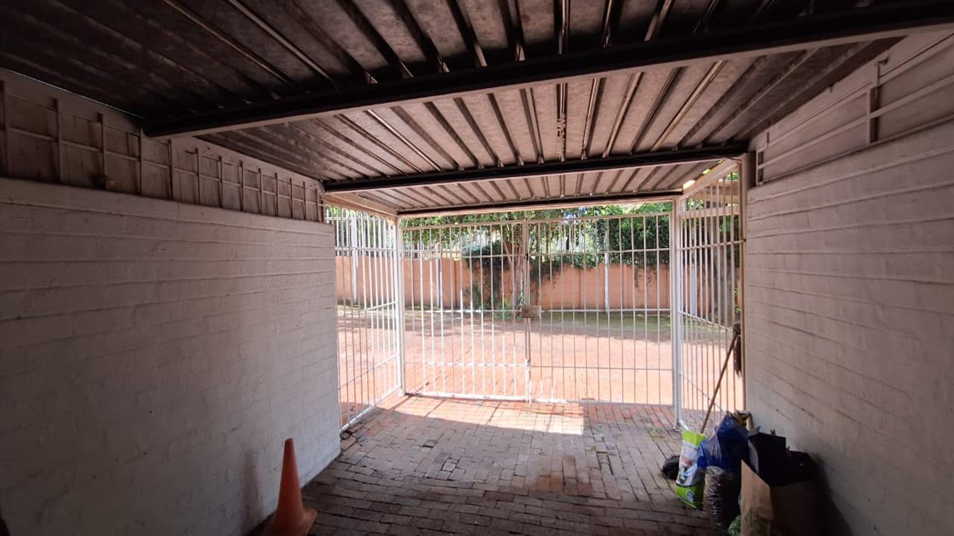 Carport  of property in Windsor