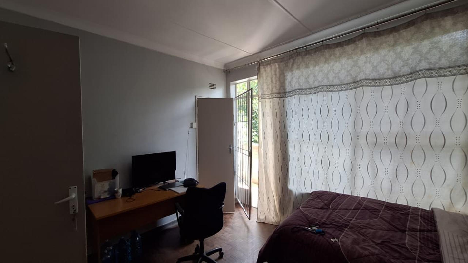 Bed Room 2 - 18 square meters of property in Windsor