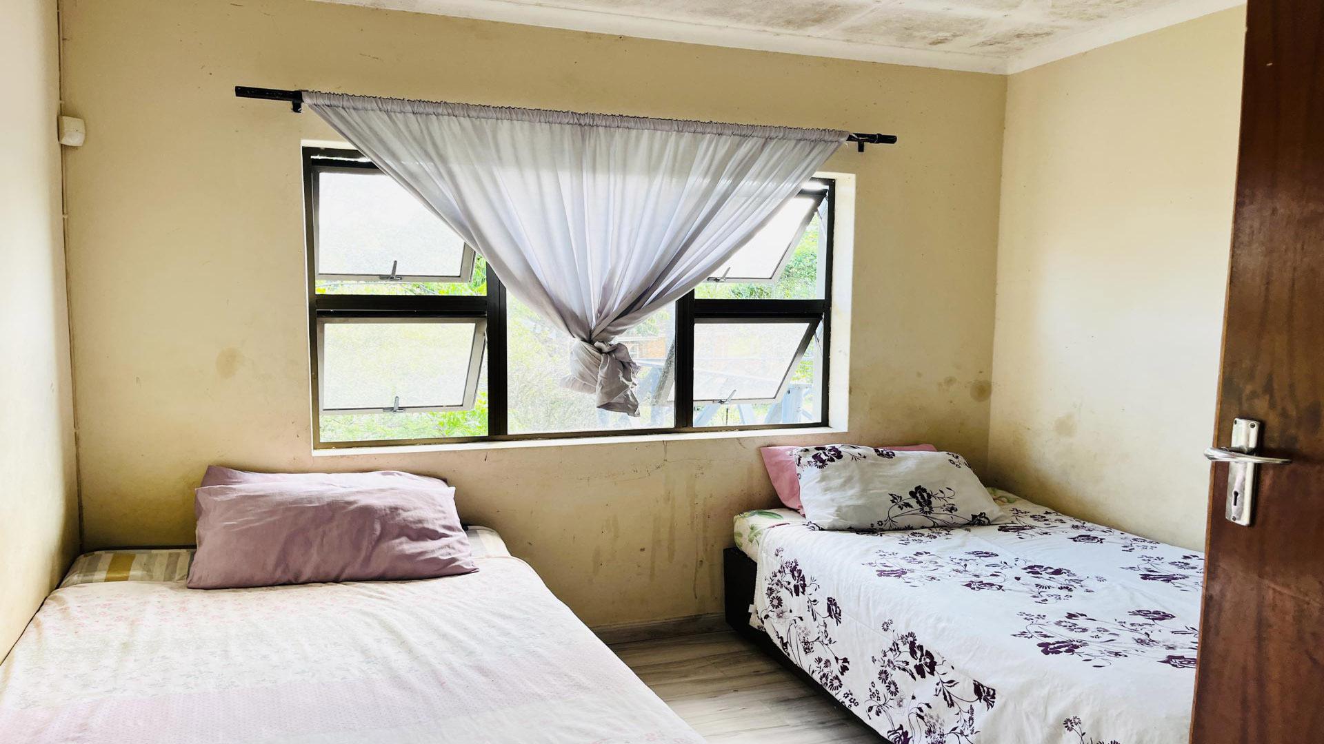 Bed Room 2 of property in Blue Bend