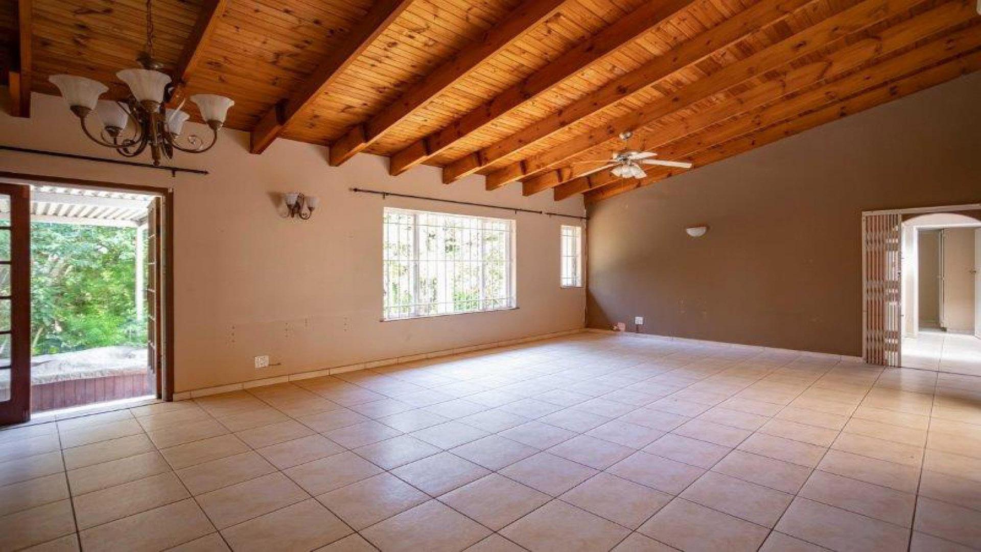 Lounges of property in Chiltern Hills