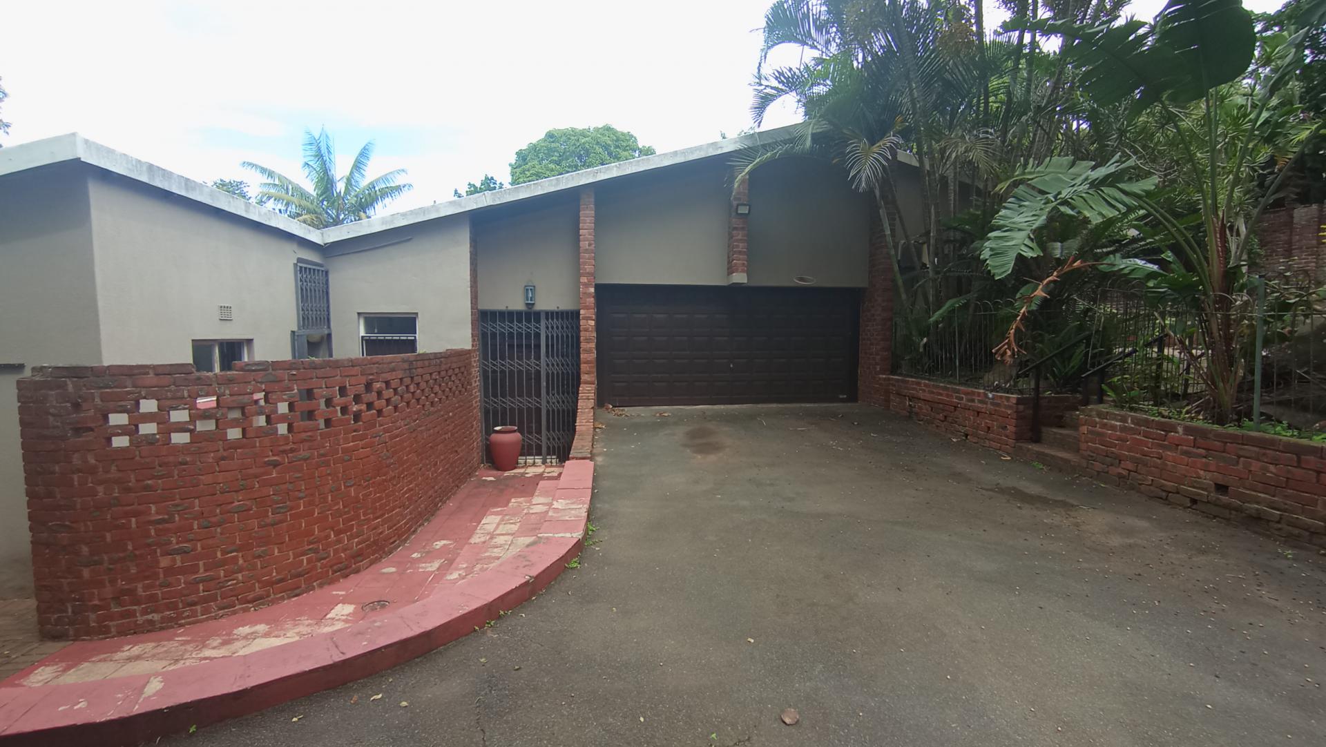 Front View of property in Chiltern Hills