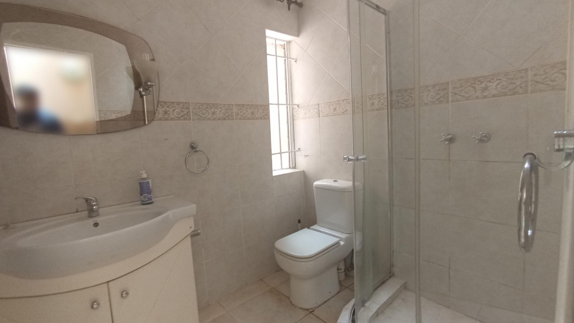 Bathroom 1 - 5 square meters of property in Chiltern Hills