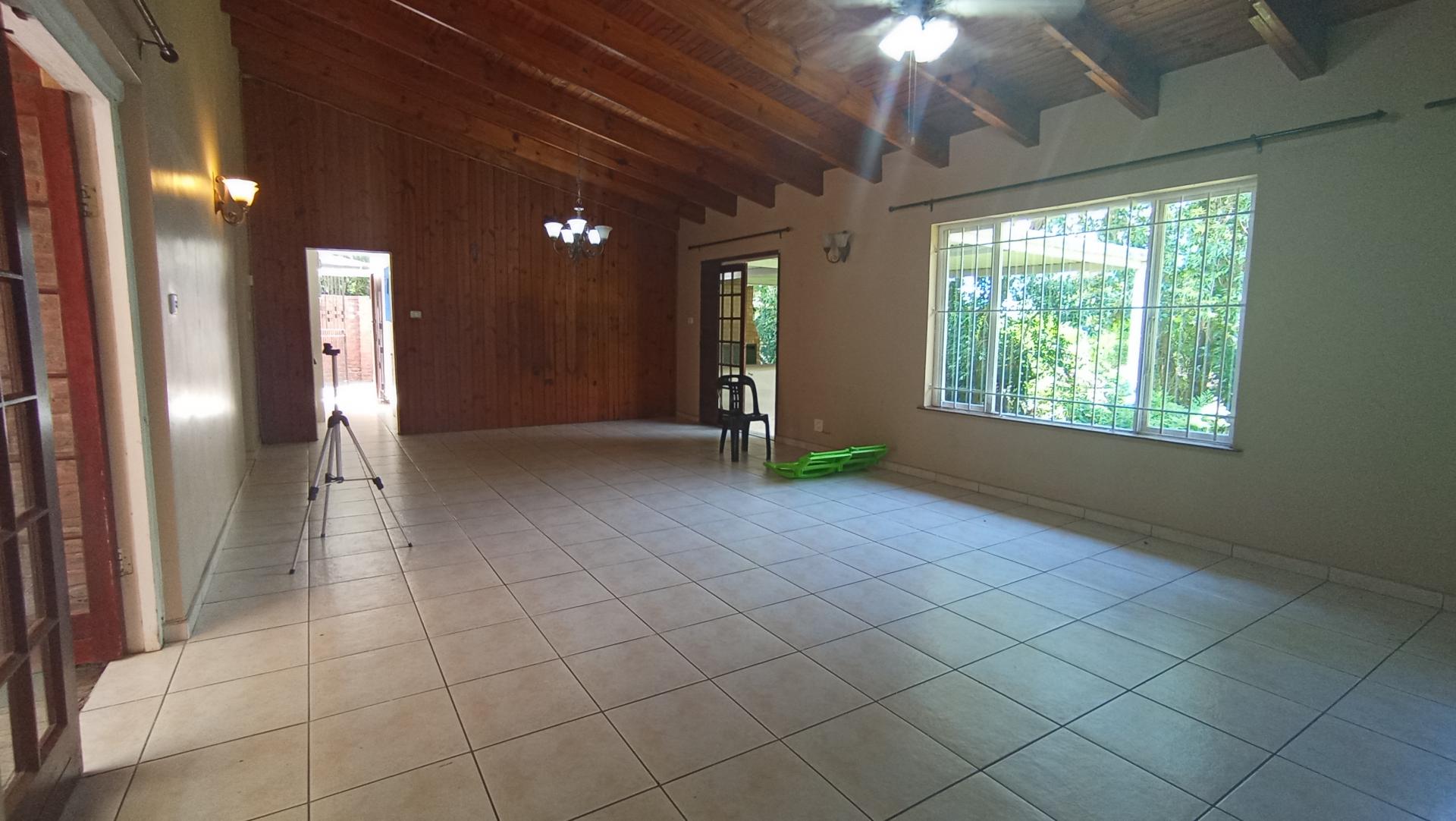 Dining Room - 19 square meters of property in Chiltern Hills