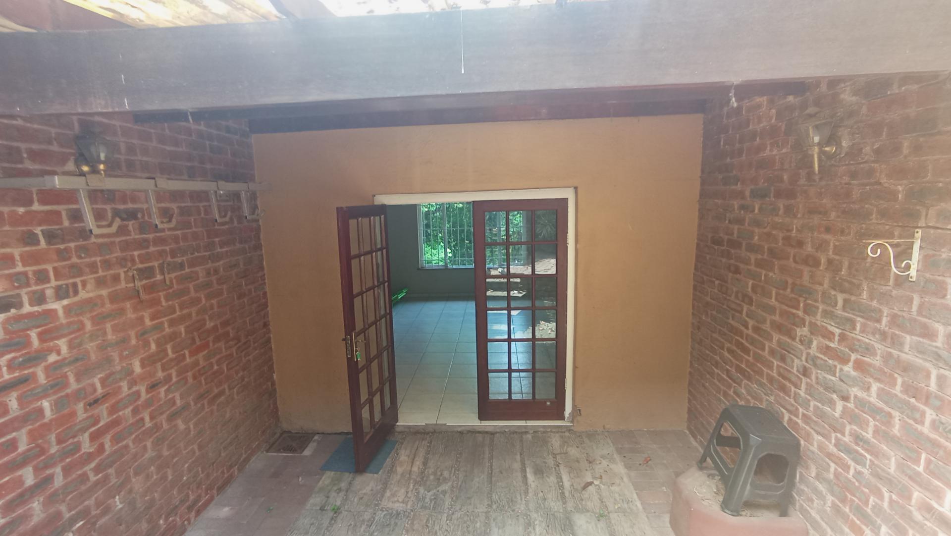 Front View of property in Chiltern Hills