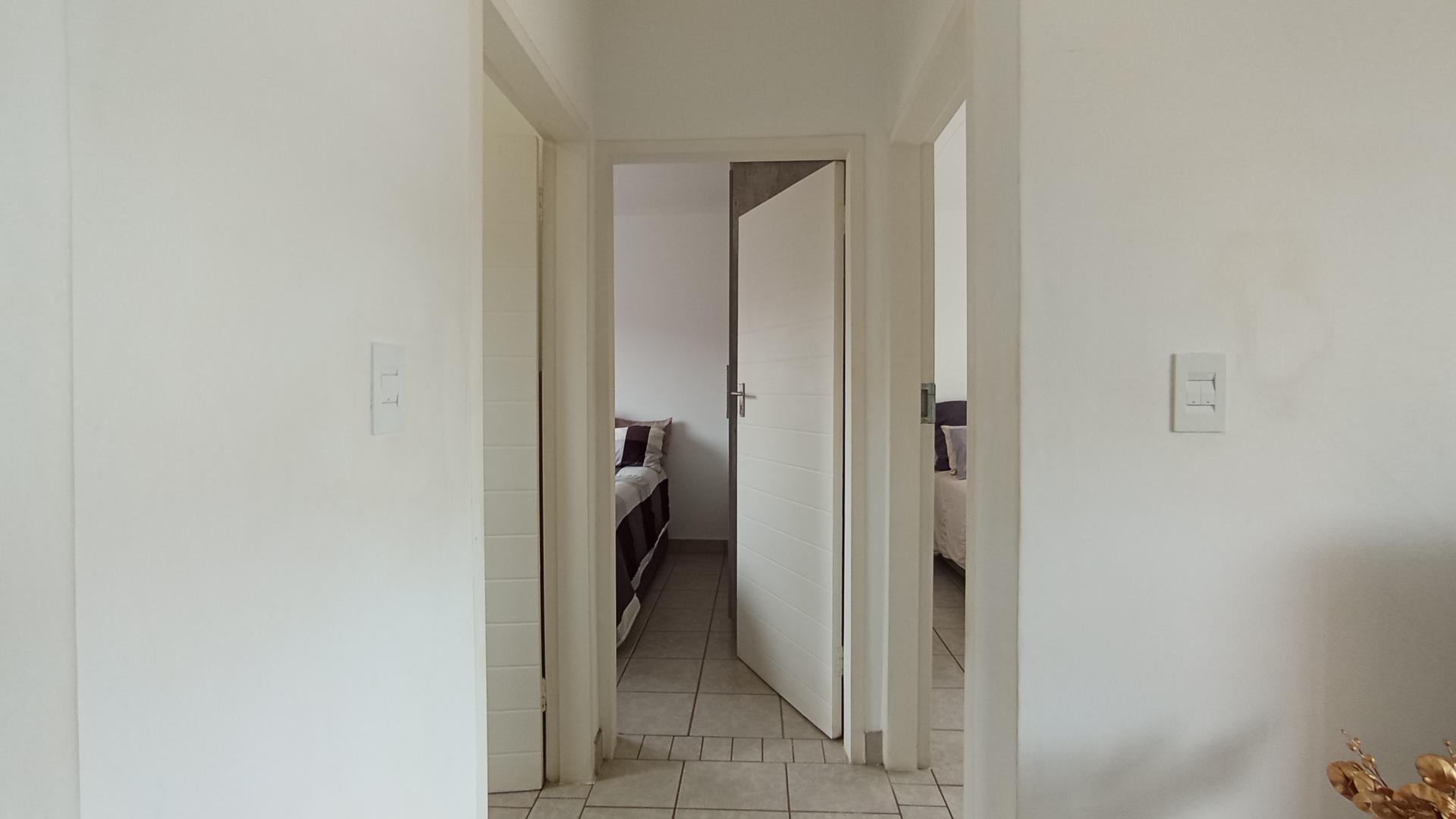 Spaces - 7 square meters of property in Monavoni