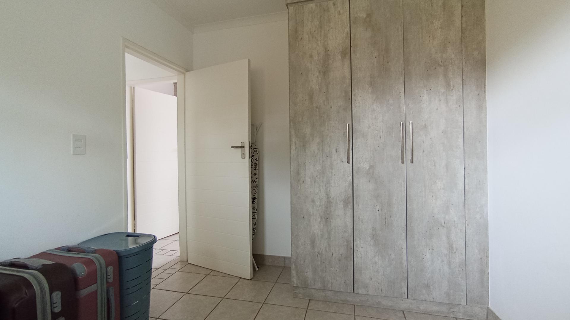 Bed Room 4 - 10 square meters of property in Monavoni