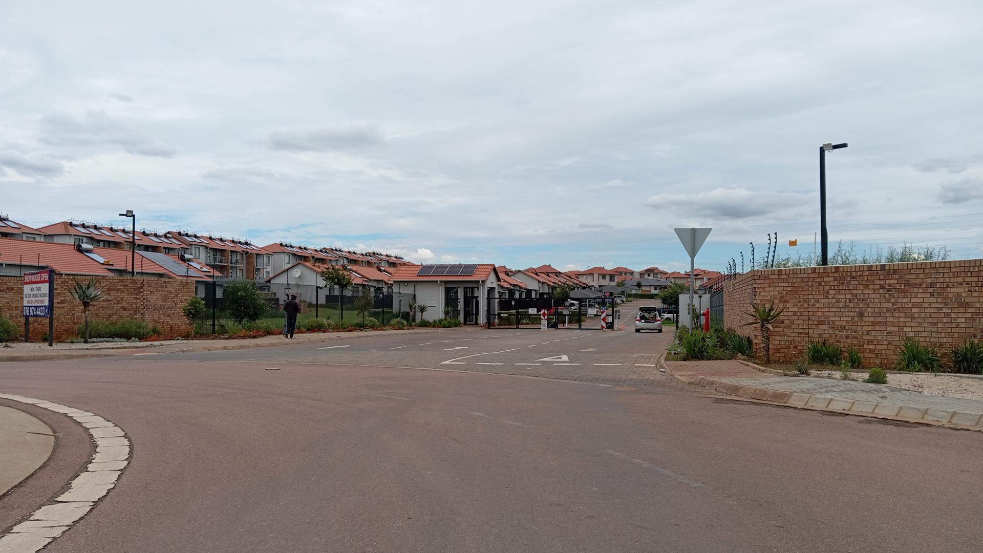 Front View of property in Monavoni