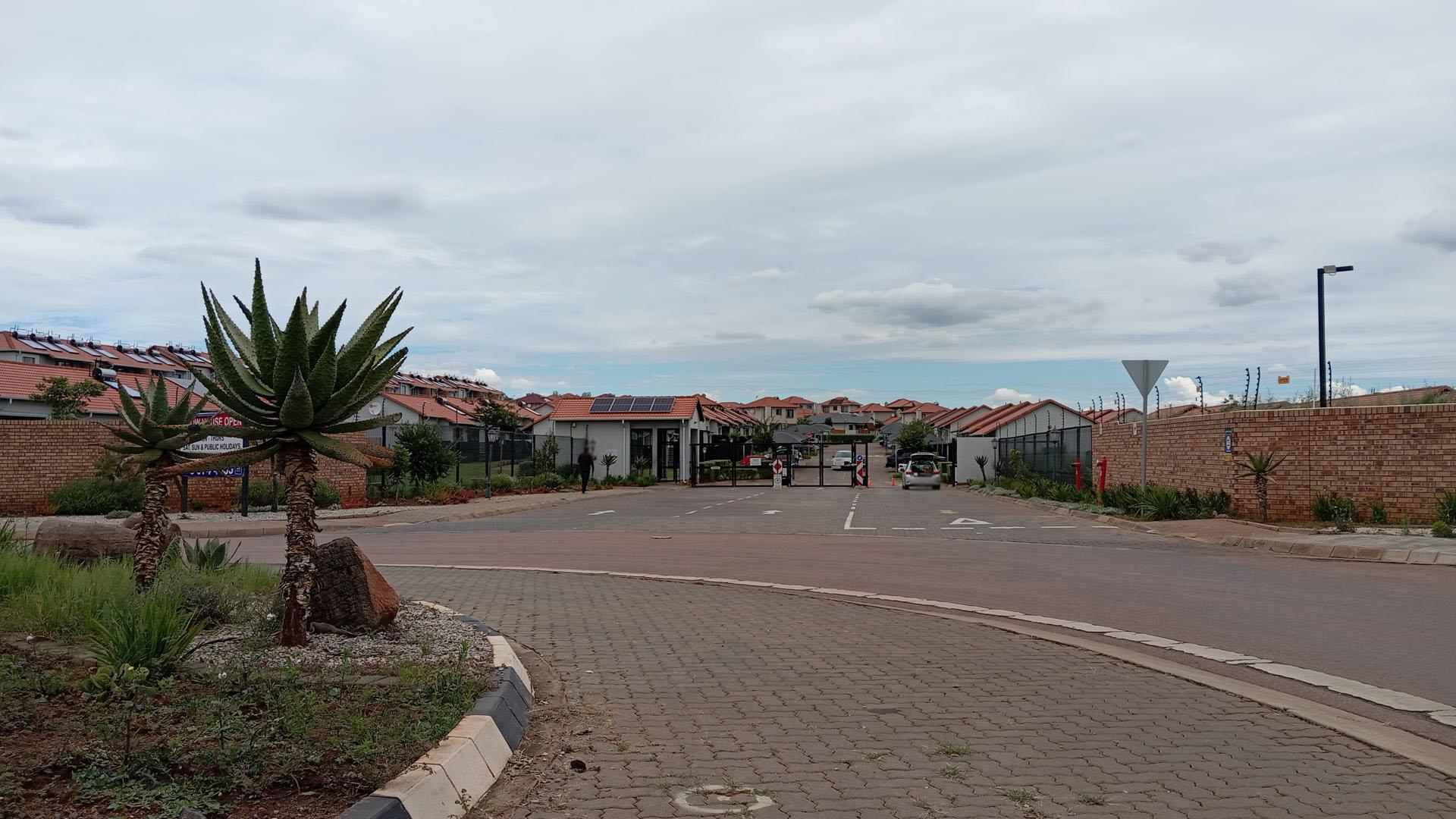 Front View of property in Monavoni