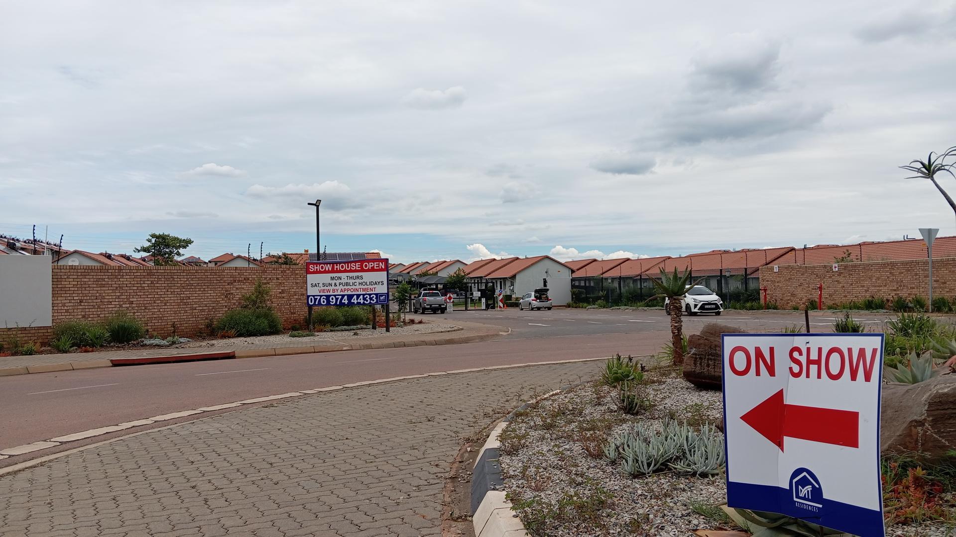 Front View of property in Monavoni