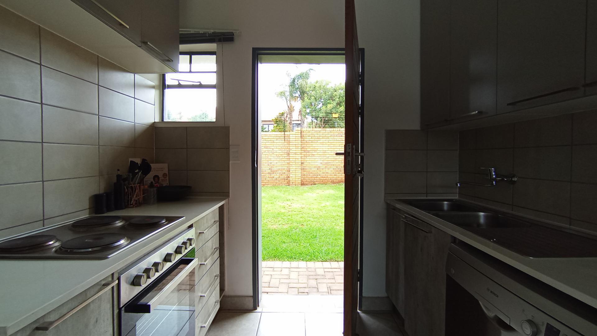 Kitchen - 7 square meters of property in Monavoni