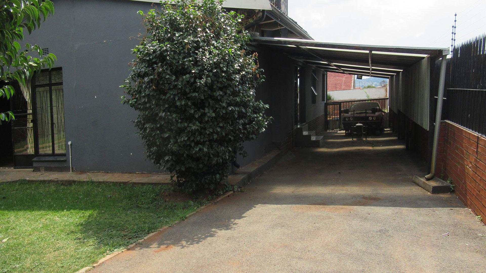 Carport  of property in Sophiatown