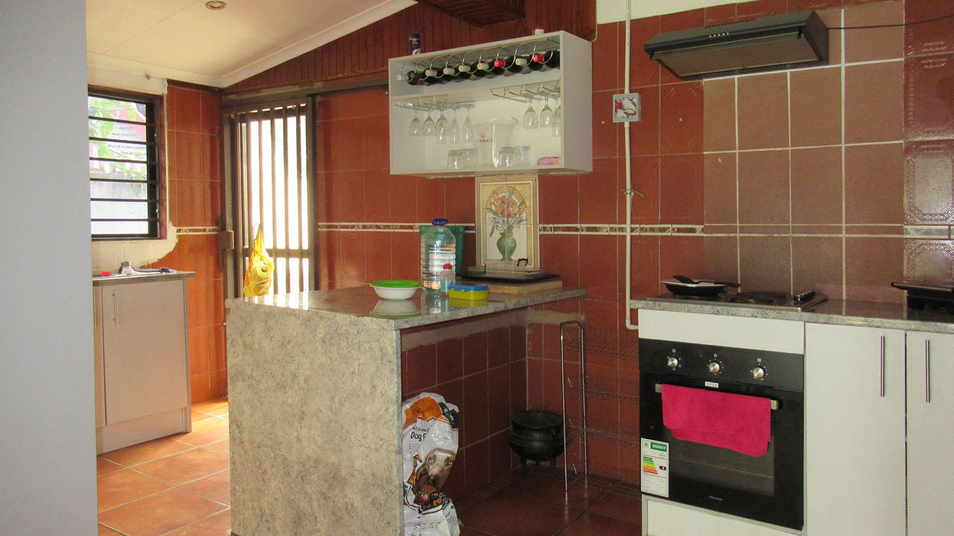 Kitchen - 24 square meters of property in Sophiatown