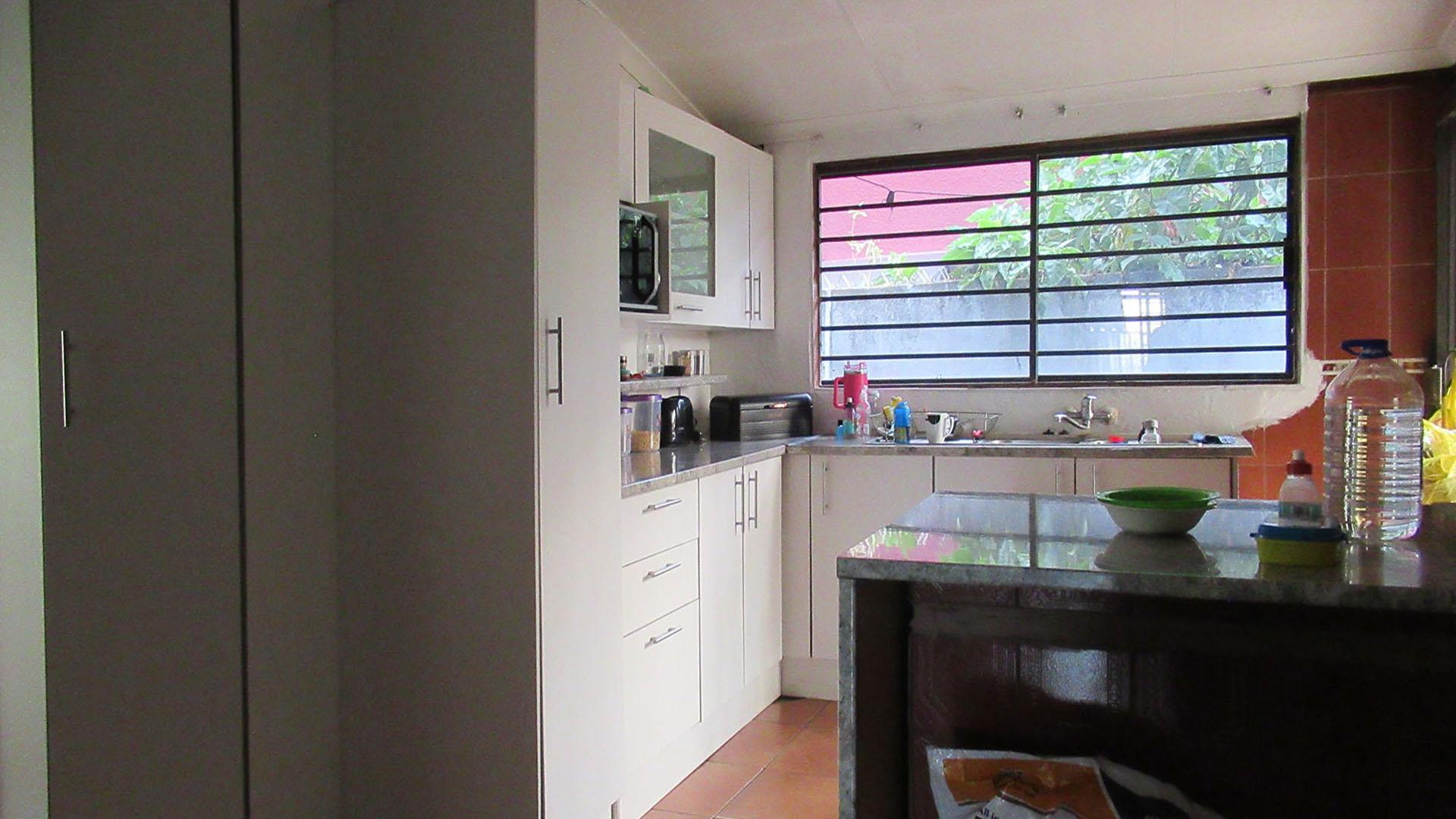 Kitchen - 24 square meters of property in Sophiatown